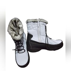 NWOT Women's Eve Winter Boots